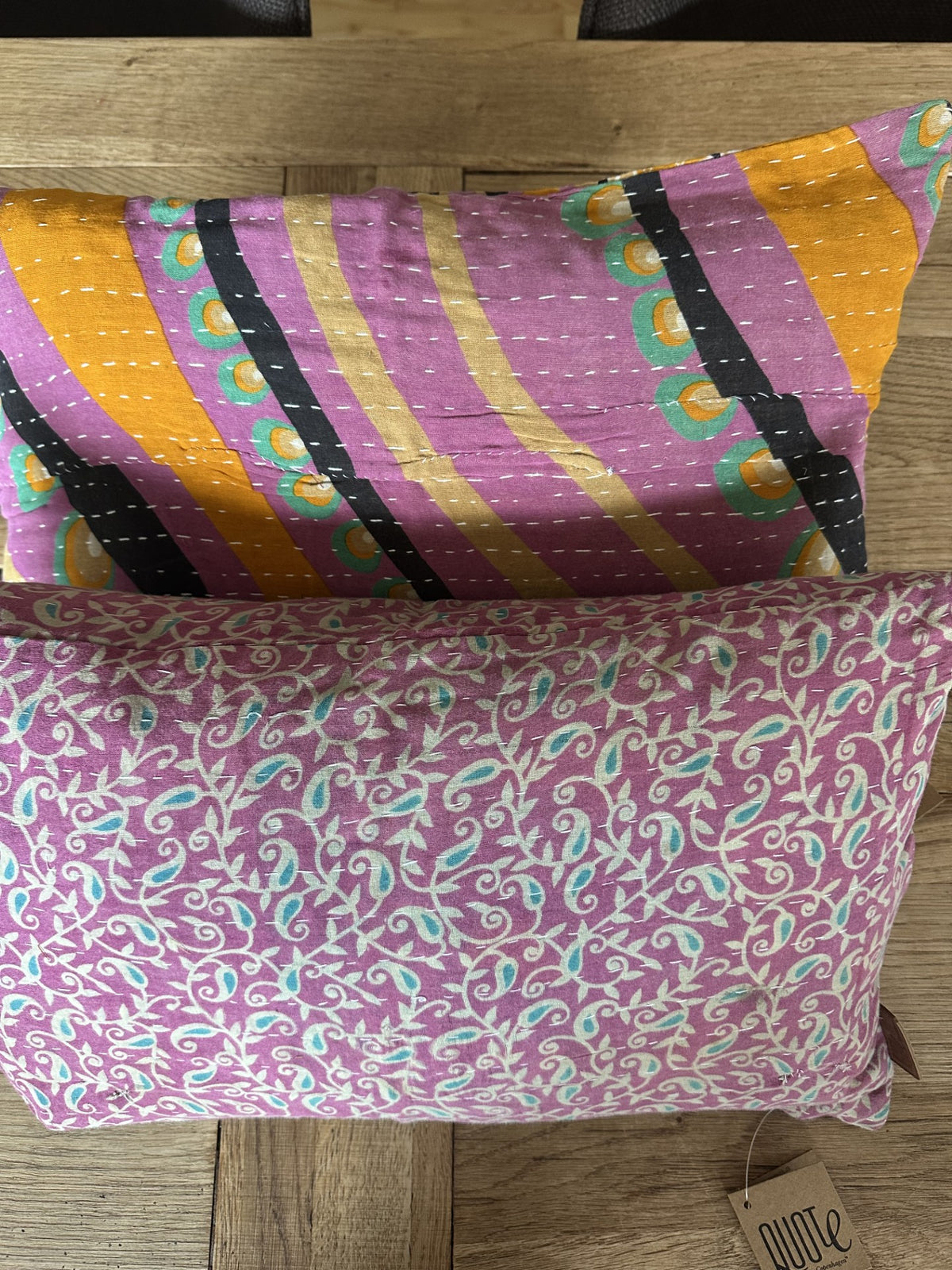 Kantha Duo 02 – 2 Sari pudebetræk 30×50 – Quote Copenhagen
