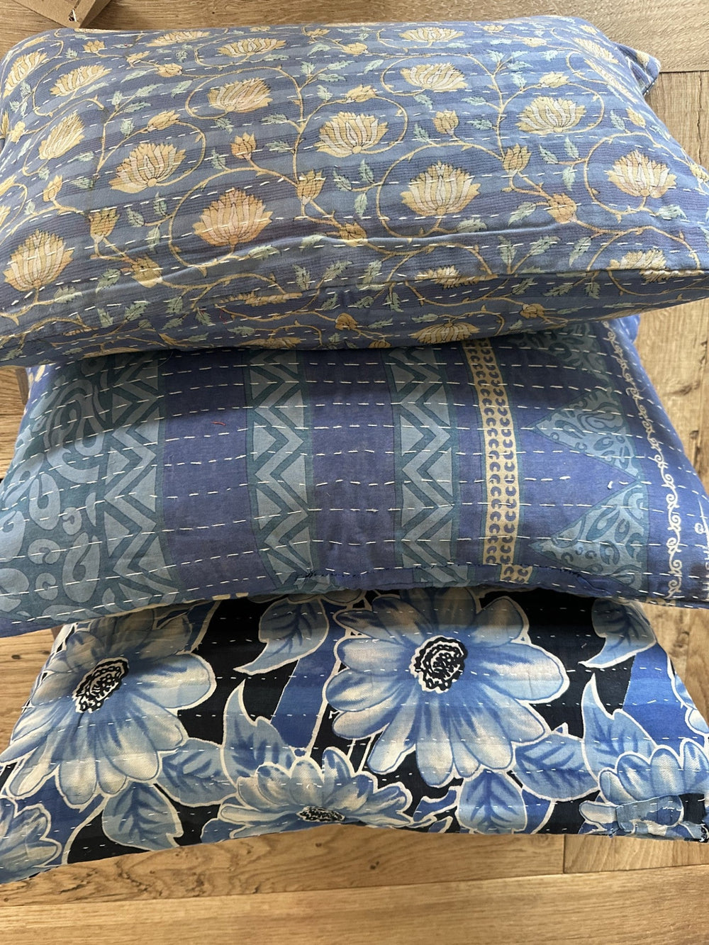 Kantha Trio 01 – 3 Sari pudebetræk 30×50 – Quote Copenhagen