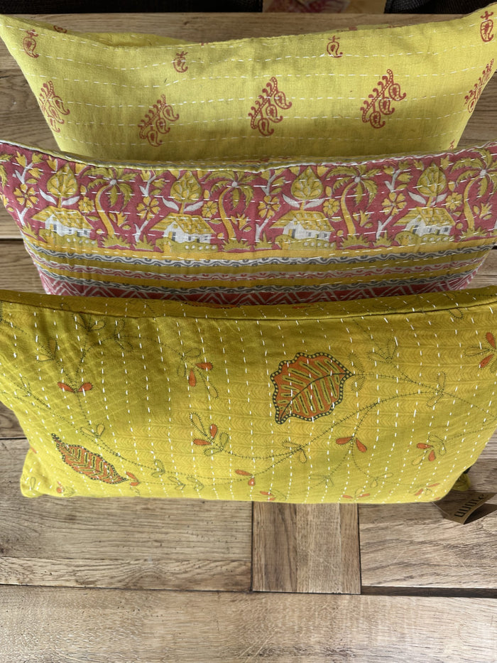 Kantha Trio 17 – 3 Sari pudebetræk 30×50 – Quote Copenhagen