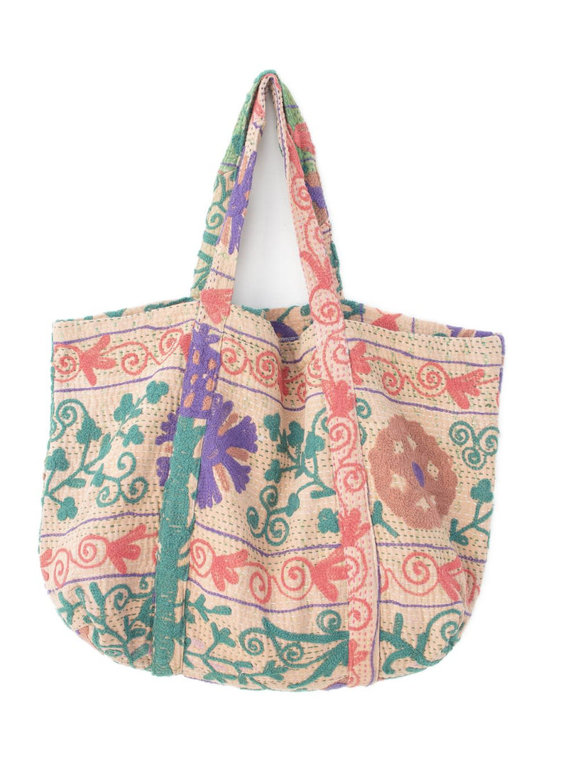 Suzani Vintage Beach dahinter