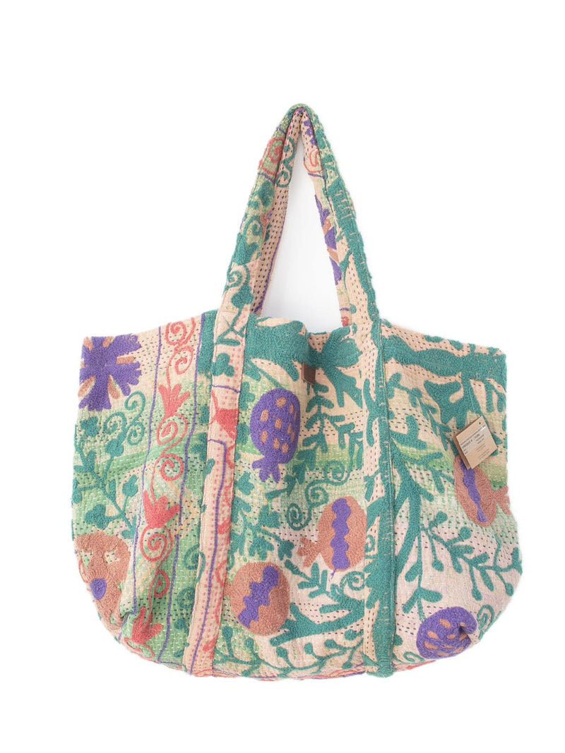 Suzani Vintage Beach dahinter