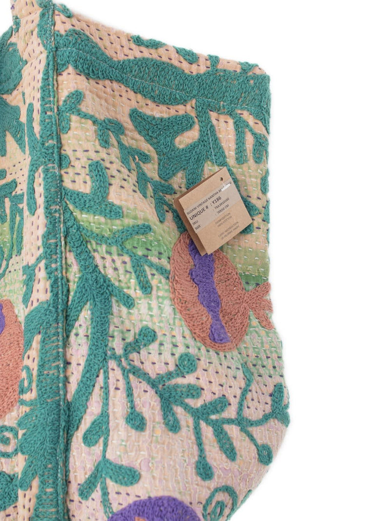 Suzani Vintage Beach dahinter