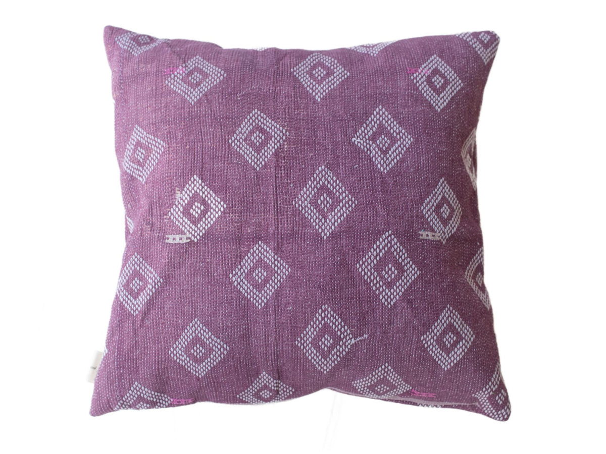 Purple sari pillowcase 50x50 with white bohemian patterns and diamond fields - Indian vintage sari pillow in colorful ethnic style