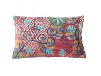 Suzani Kissenbezug 30x50 cm in Bordeauxrot mit Sari-Kissenmuster und orientalischer Vintage-Stickerei in blauen Konturen, türkisfarbenen und orangen Details