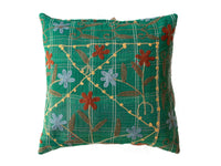 Suzani Kissenbezug 50x50 cm in Dunkelgrün mit gestickten Blumen in Grau, Kastanienbraun und Ocker im orientalischen Boho-Vintage-Stil